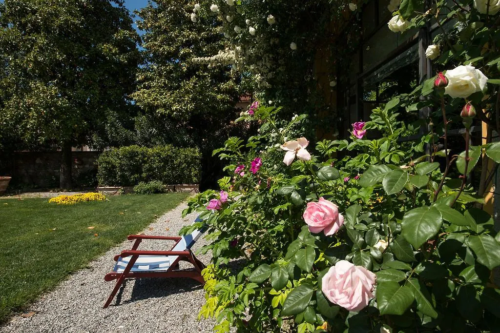 Al Porto Di Lucca B&B Couette-café